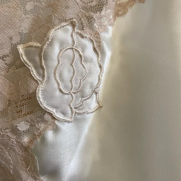 Victoria’s Secret Gold Label Vintage Camisole and Tap Pants size M - Picture 5 of 11